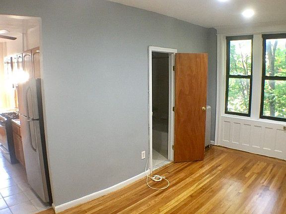 4th image of 3112 42nd St APT 5