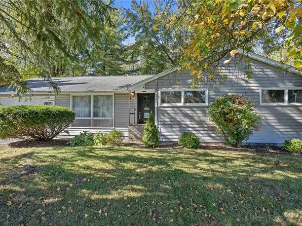 6218 Harrington Dr, North Syracuse, NY 13212