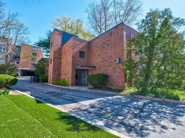 17 Healey St APT 303, Cambridge, MA 02138