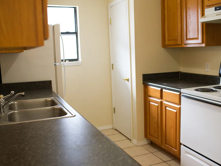 409 S Hester St — Photo 2