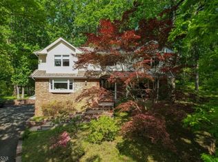 17 Drift Rd, Watchung Boro, NJ 07069