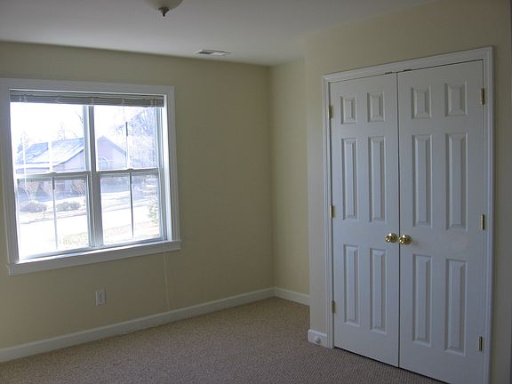 Upstairs front bedroom
