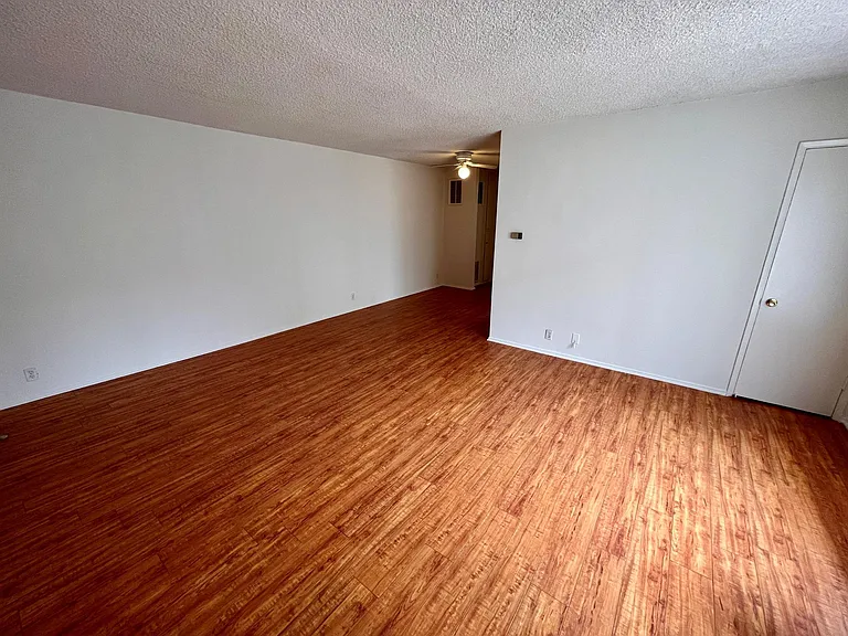 2215 N Beachwood Dr #205 — Photo 5