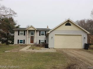 4232 W Highland Rd, Highland, MI 48357