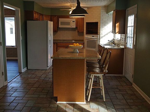 3rd image of 00 Elm Dr