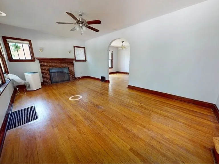 785 N Maple Rd #1 — Photo 3