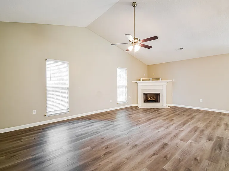 8153 Green Valley Cv — Photo 4