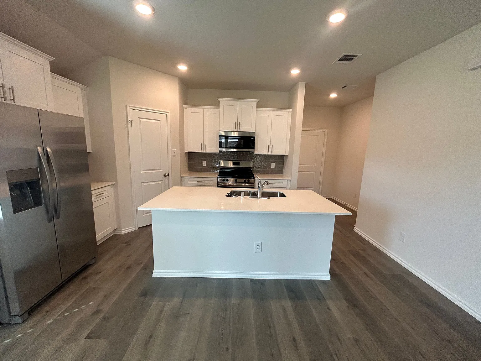 4 bed, 2.0 bath, 1700 sqft, $2,495 — Photo 4