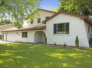 1910 Rockstone Ln, New Brighton, MN 55112