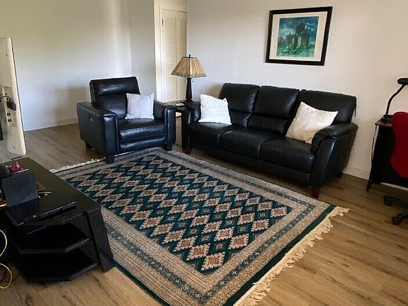 2nd image of 6 Canterbury Court #6
