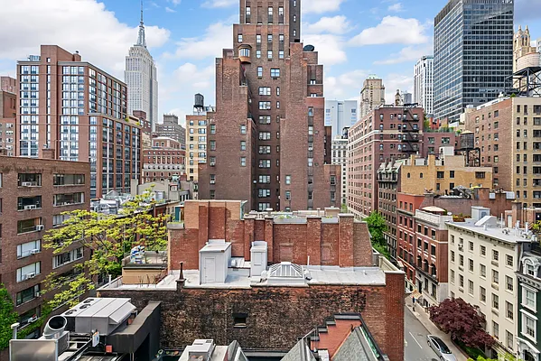 Sold by Douglas Elliman | media 22