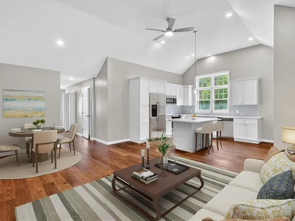 3 Leona Ct, West Warwick, RI 02893