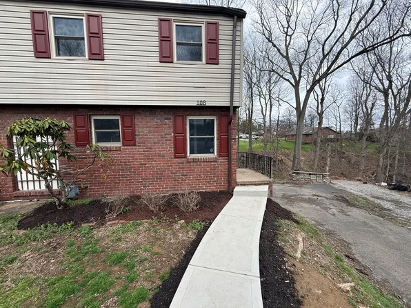 108 Roberts Dr, Moon Township, PA 15108