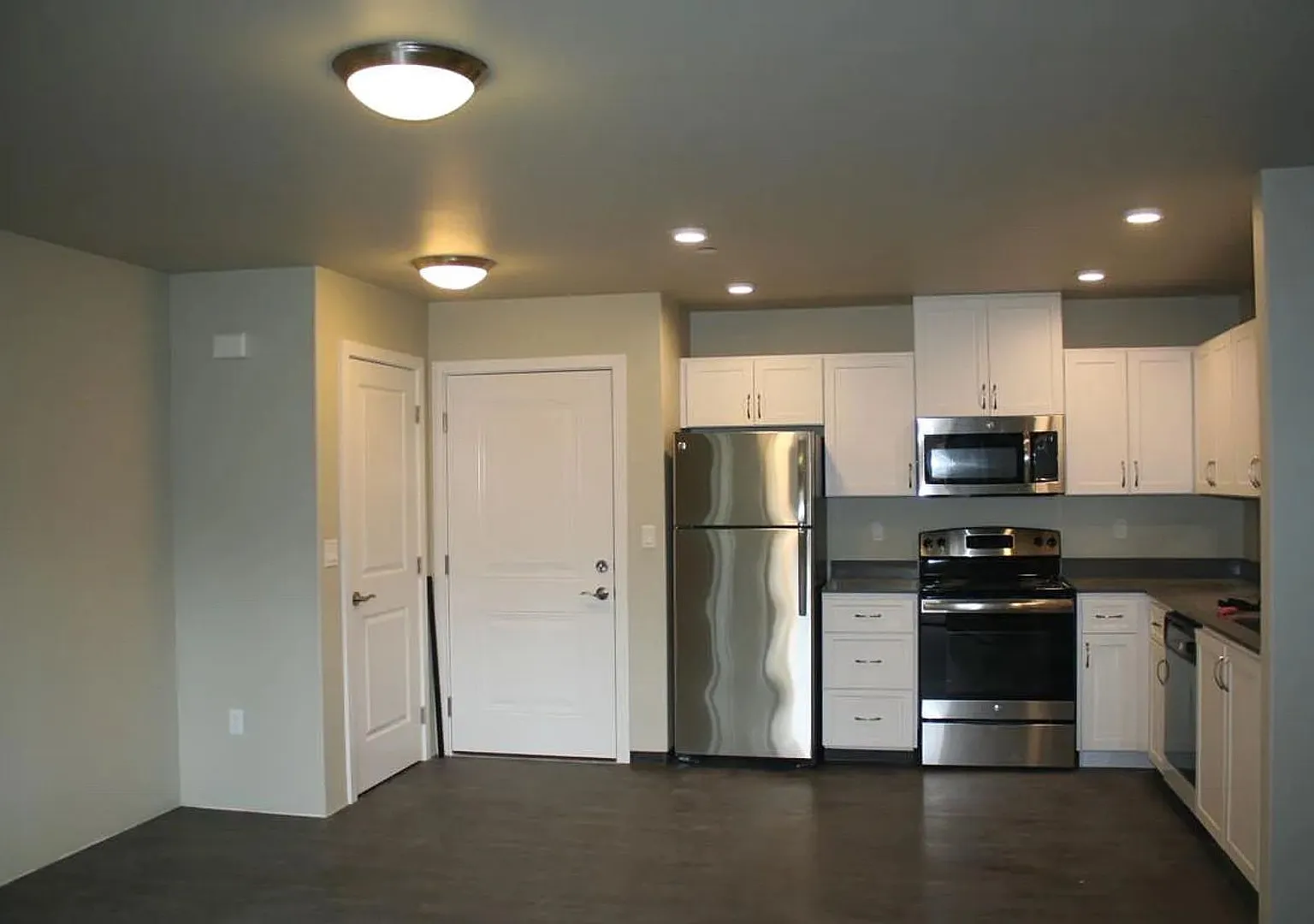 2 Bedroom Apartment close to the Old Mill — Photo 1