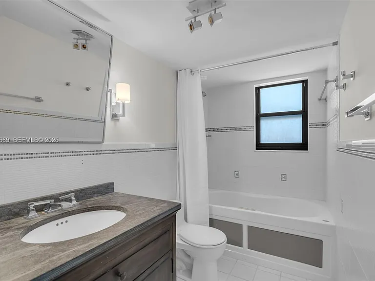 1800 Collins Ave #10F — Photo 23