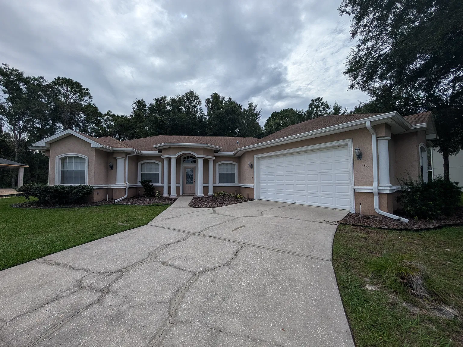 3 Bedroom Pool Home — Photo 1