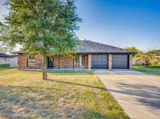 3 Rogers Cir, Krum, TX 76249