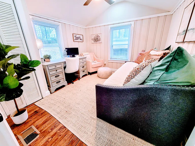 33 Essex Ct — Photo 6