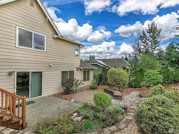 4th image of 4612 210th St SW