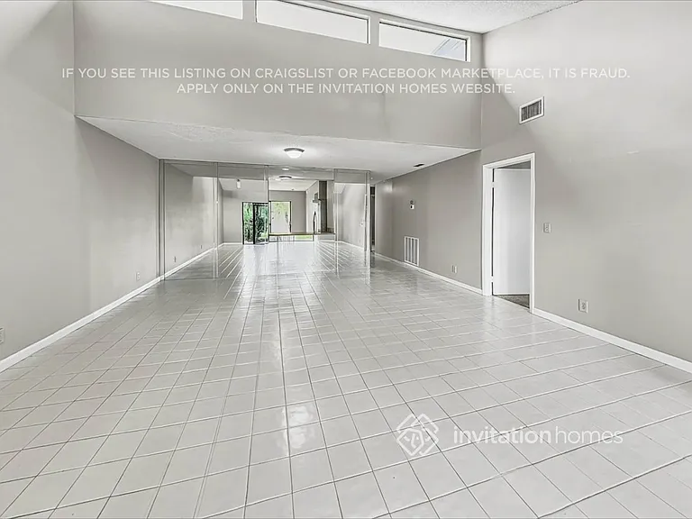 381 Wildwood Ln E — Photo 4