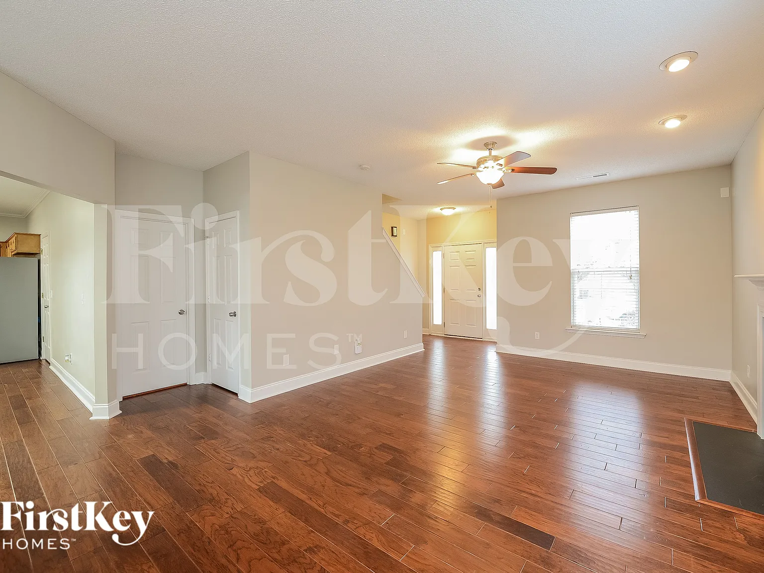 3 bed, 2.5 bath, 2356 sqft, $2,170 — Photo 2