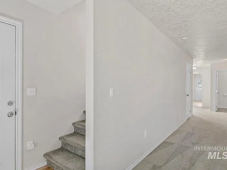 140 SW Quaker Dr — Photo 16