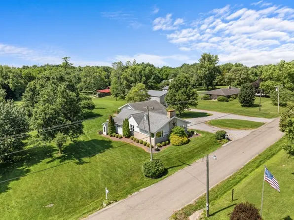 2476 E Washington Rd, Casey, IL 62420