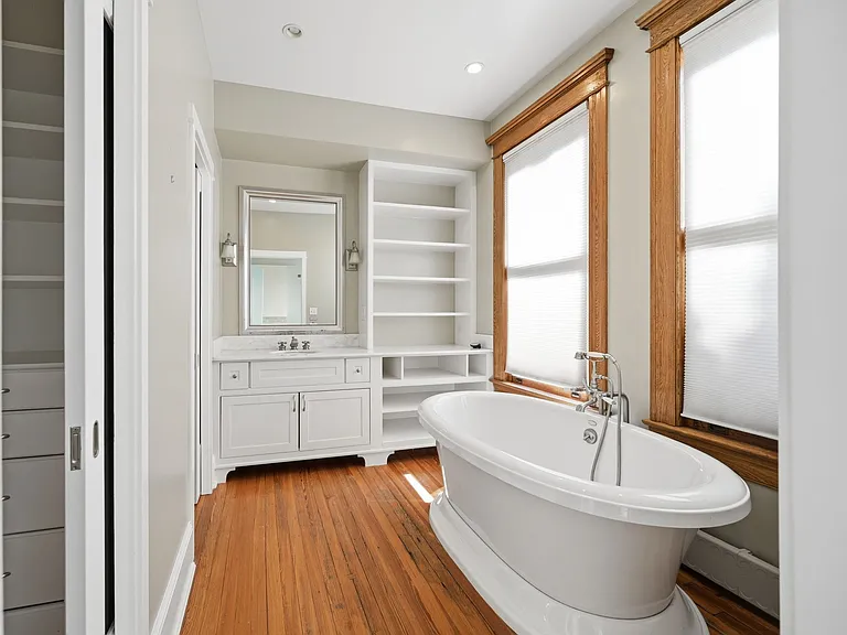 922 E Capitol St NE — Photo 37