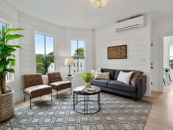 138 Centre St #4, Boston, MA 02124