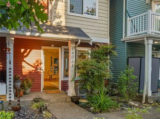 9406 Linden Ave N APT B, Seattle, WA 98103