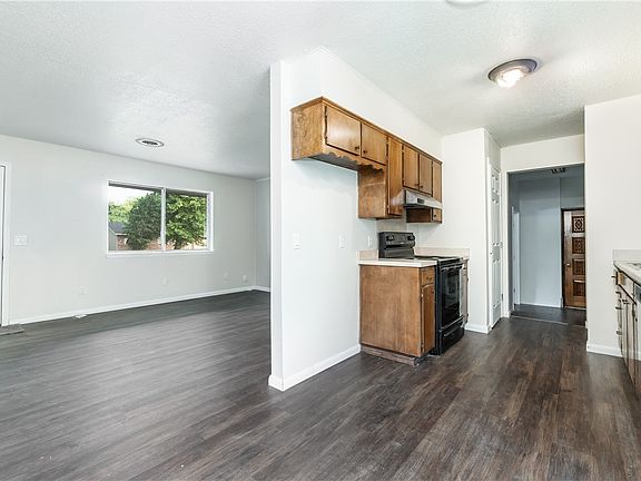2nd image of 901 N 15th St