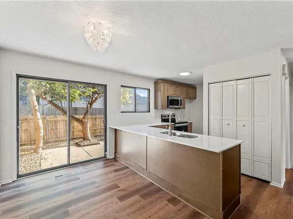 10997 Rosehill Rd, Overland Park, KS 66210