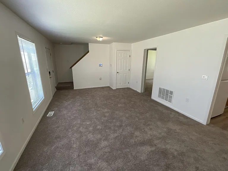 524 W Pleasant St — Photo 3