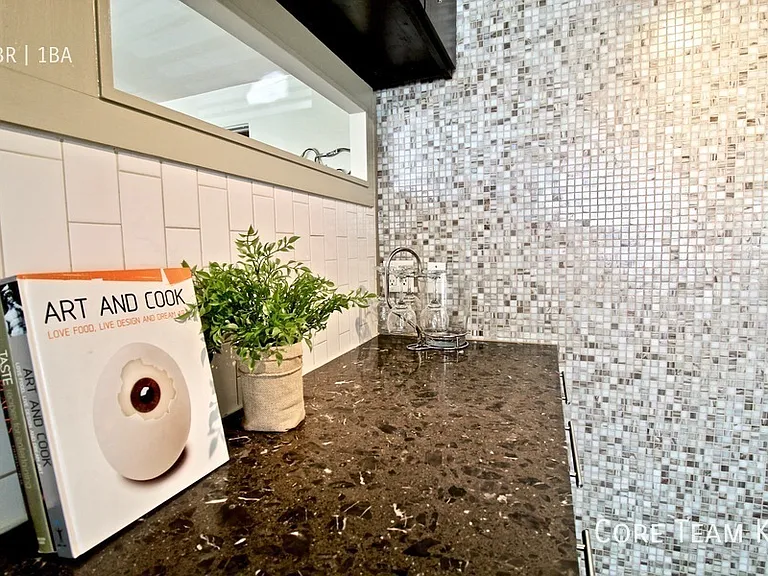 1020 W 44th St #6 — Photo 19
