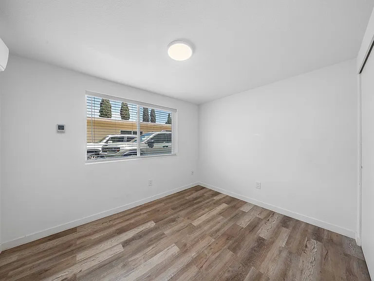 12914 Doty Ave — Photo 21