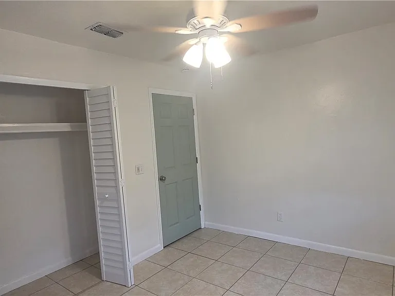 3609 SE 9th Pl #1 — Photo 8