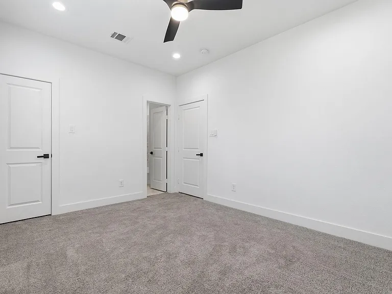 8805 Parkway Dr — Photo 16