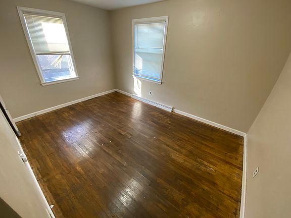 3rd image of 3519 Lincolnway E