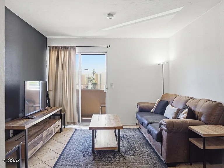 1810 E Blacklidge Dr #416 — Photo 12