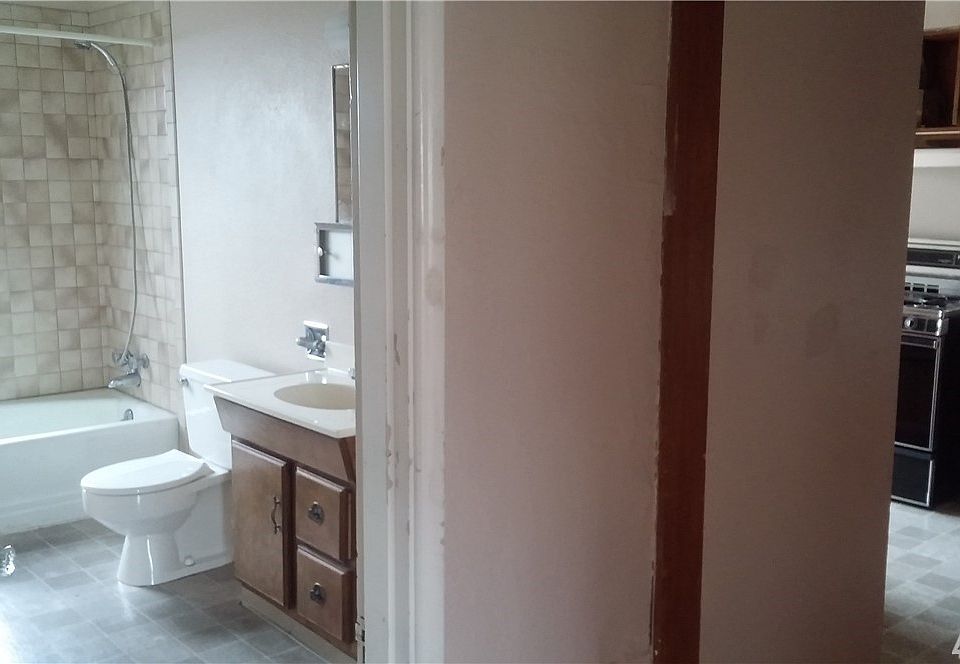 Hathaway Apartments 901 W Main Puyallup, WA Zillow Apartments for