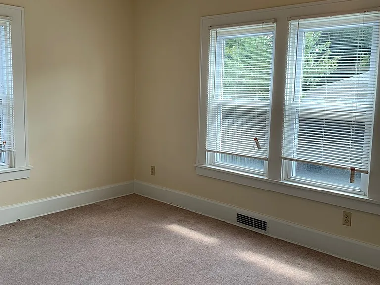 207 E Broadway Ave — Photo 5