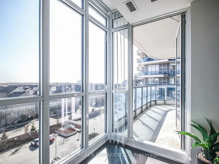 9471 Yonge St #623 — Photo 18