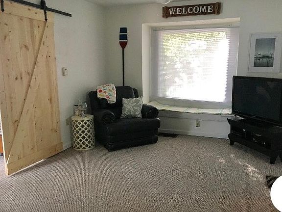 3rd image of 609 Fig Dr