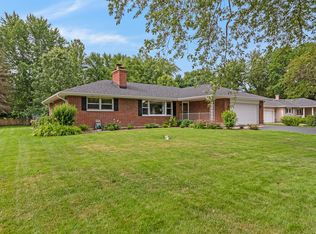 814 Considine Rd, Geneva, IL 60134