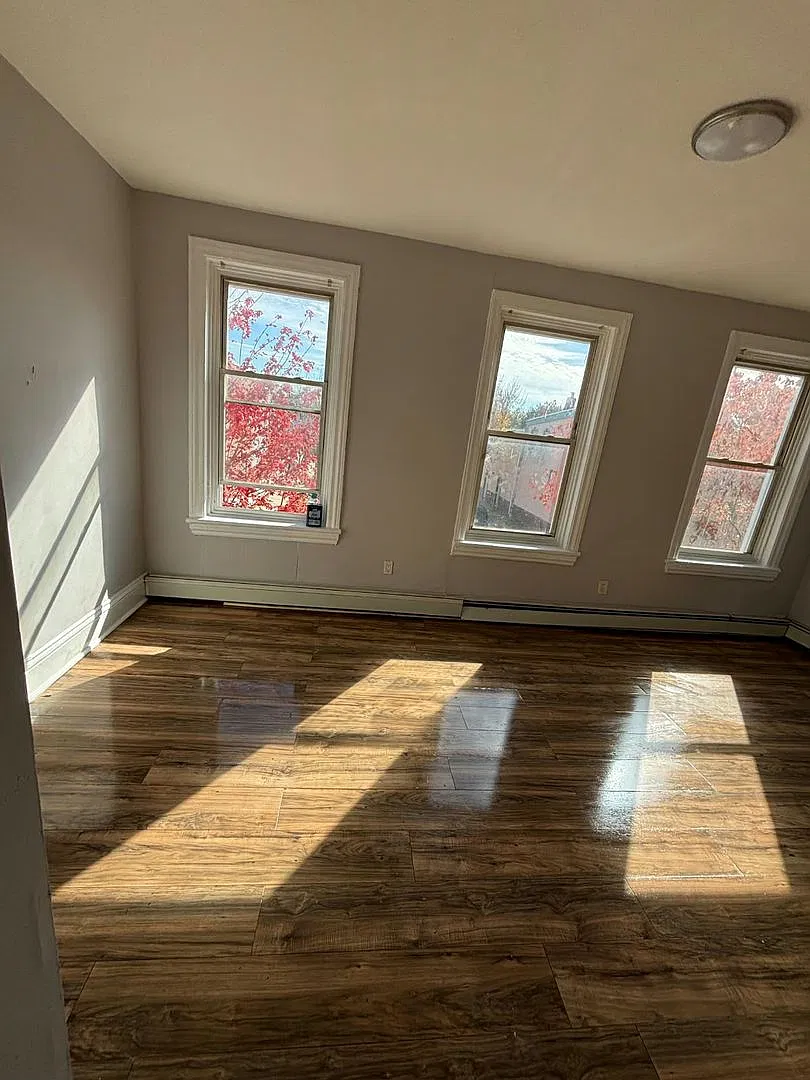 523 N Clinton Ave — Photo 3