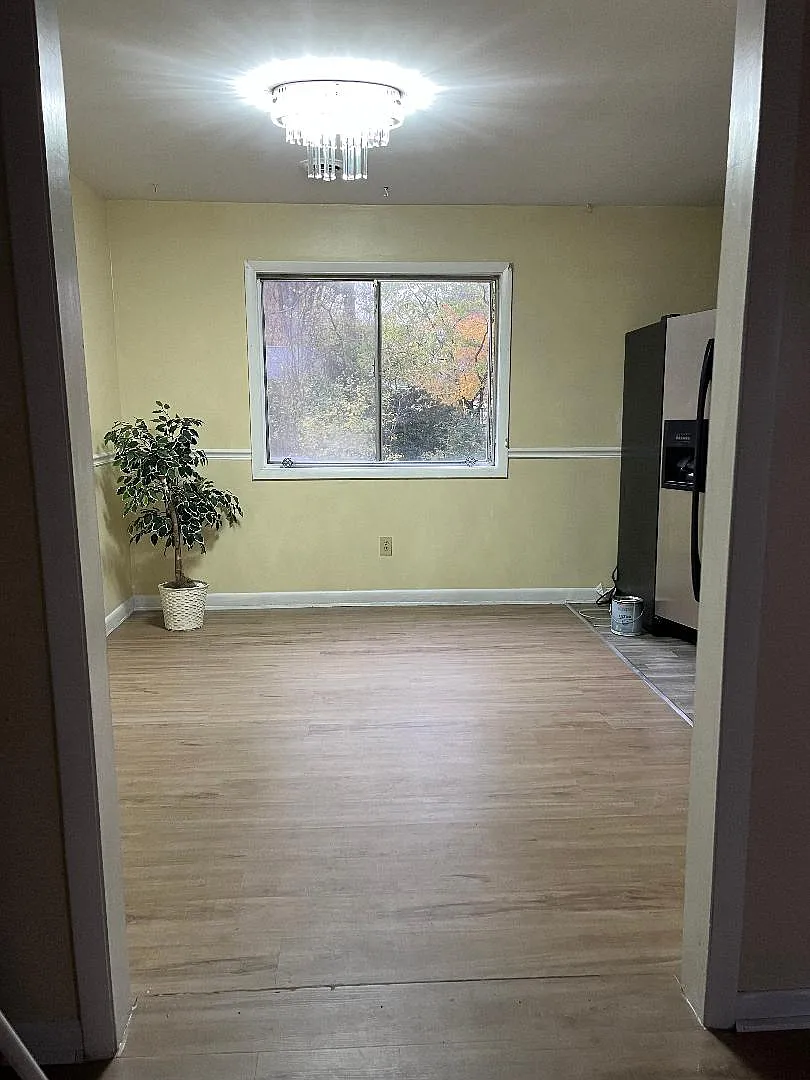 3 bed, 1.5 bath, 1325 sqft, $2,000 — Photo 3