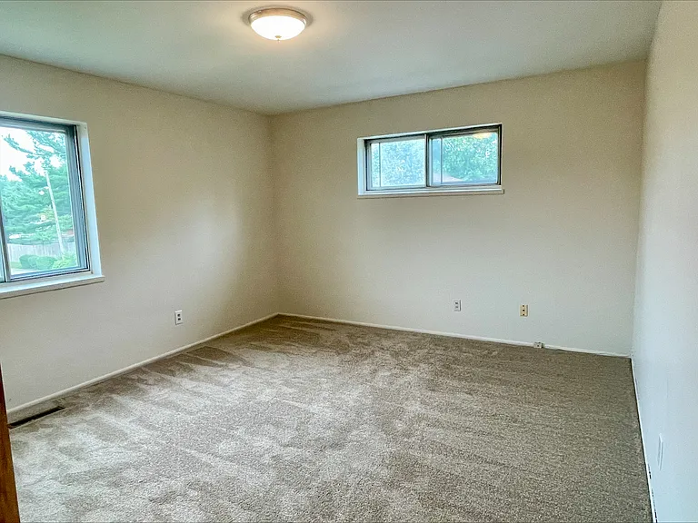 565 Treeside Dr — Photo 12