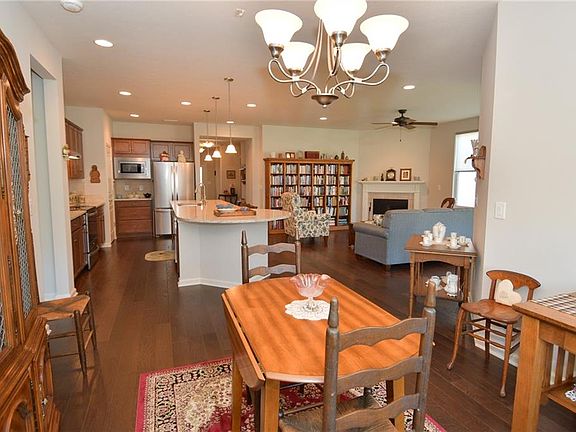 4th image of 4883 Dahlia Dr