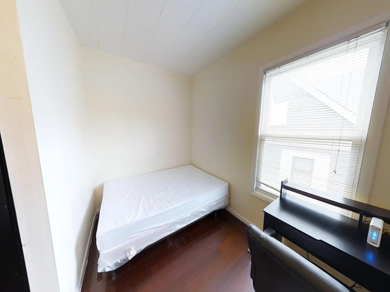 Studio, $1,250 — Photo 3