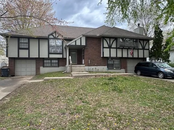 315 NW Highland Ln, Blue Springs, MO 64014